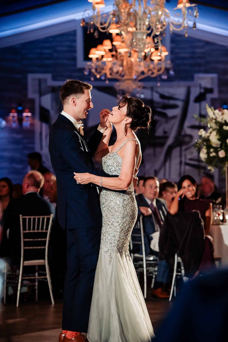 The groom sharing a dance with his mother