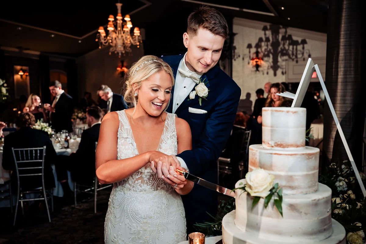 Cutting the wedding cake